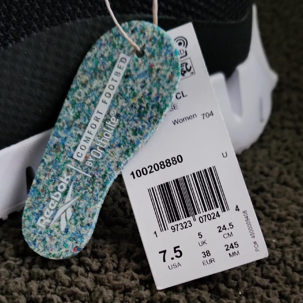 NWT Reebok Women's Sneakers - Picture 4 of 5